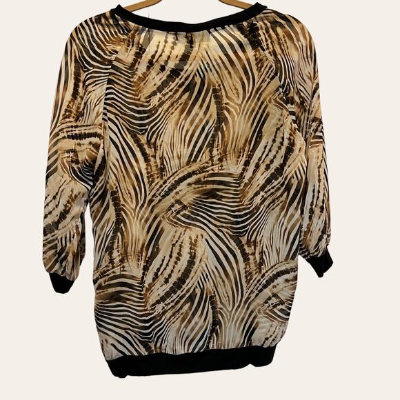 Status by Chenault Tiger Print Short Sleeve Blouse Size M - Picture 4 of 7